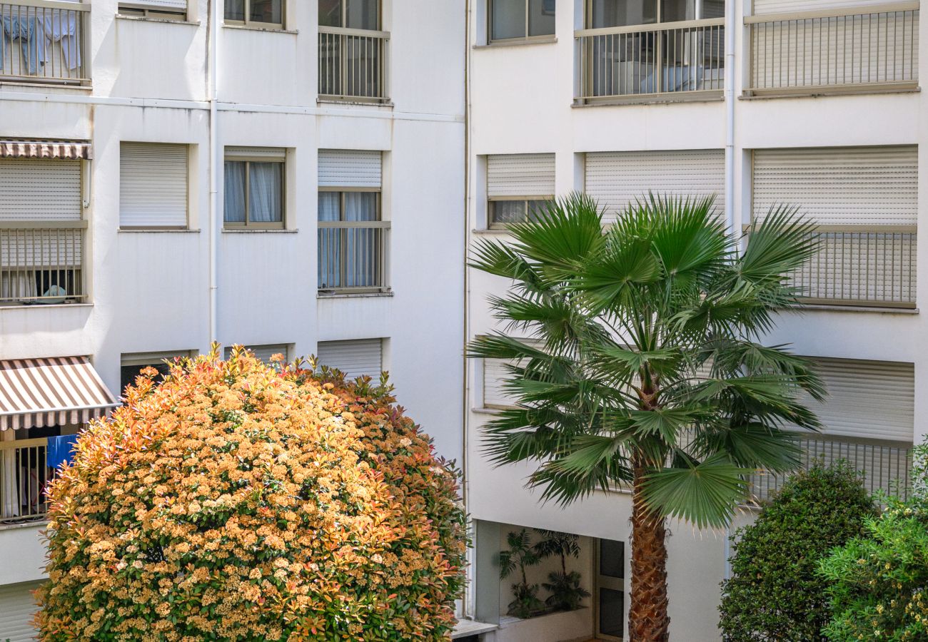 Apartment in Menton - 54-Port Garavan Calme, Piscine, Rénové, Parking