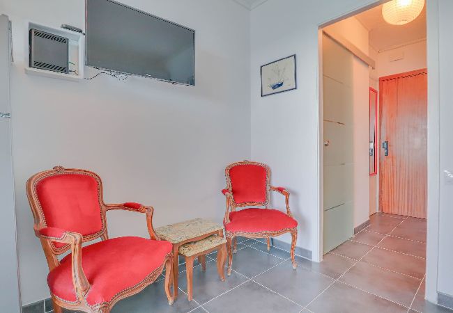 Studio in Menton - 18-« Château Saint Louis 3 » Vue Mer, Terrasse Studio in Menton - 18-« Château Saint Louis 3 » Vue Mer, Terrasse