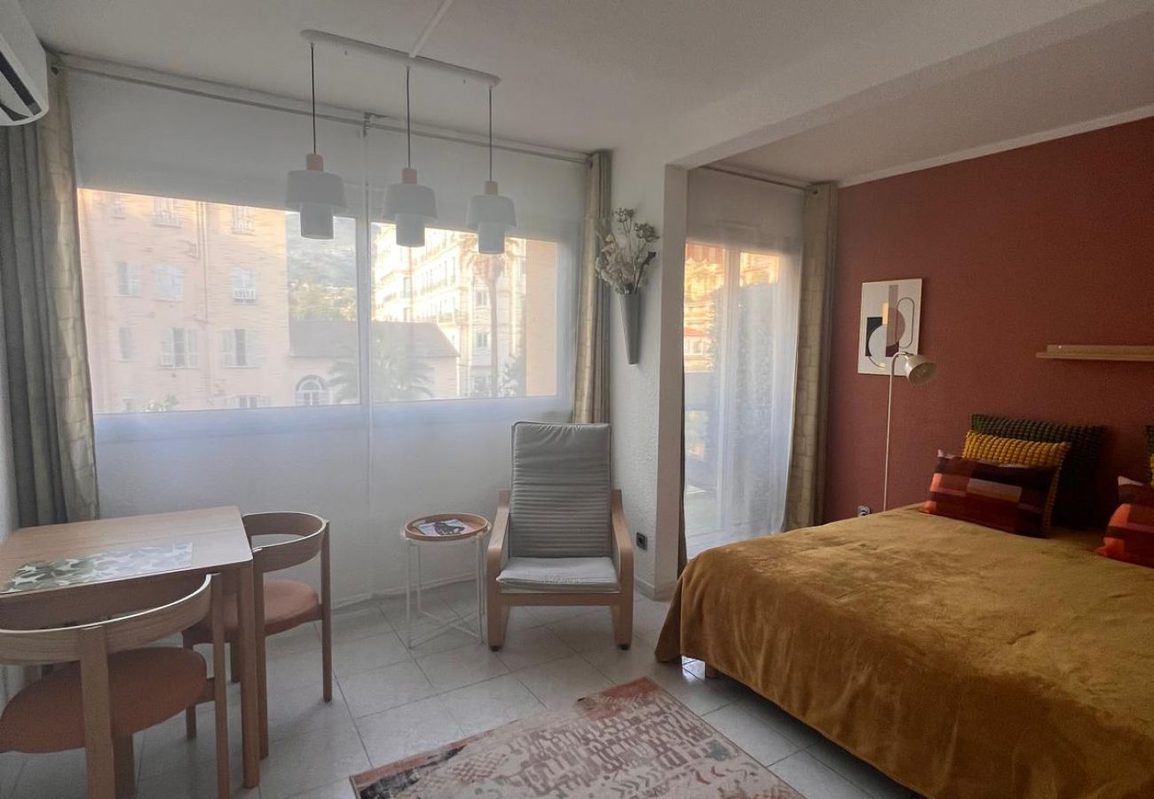 Studio in Menton - 72-"Charmant studio" Plein centre, Calme