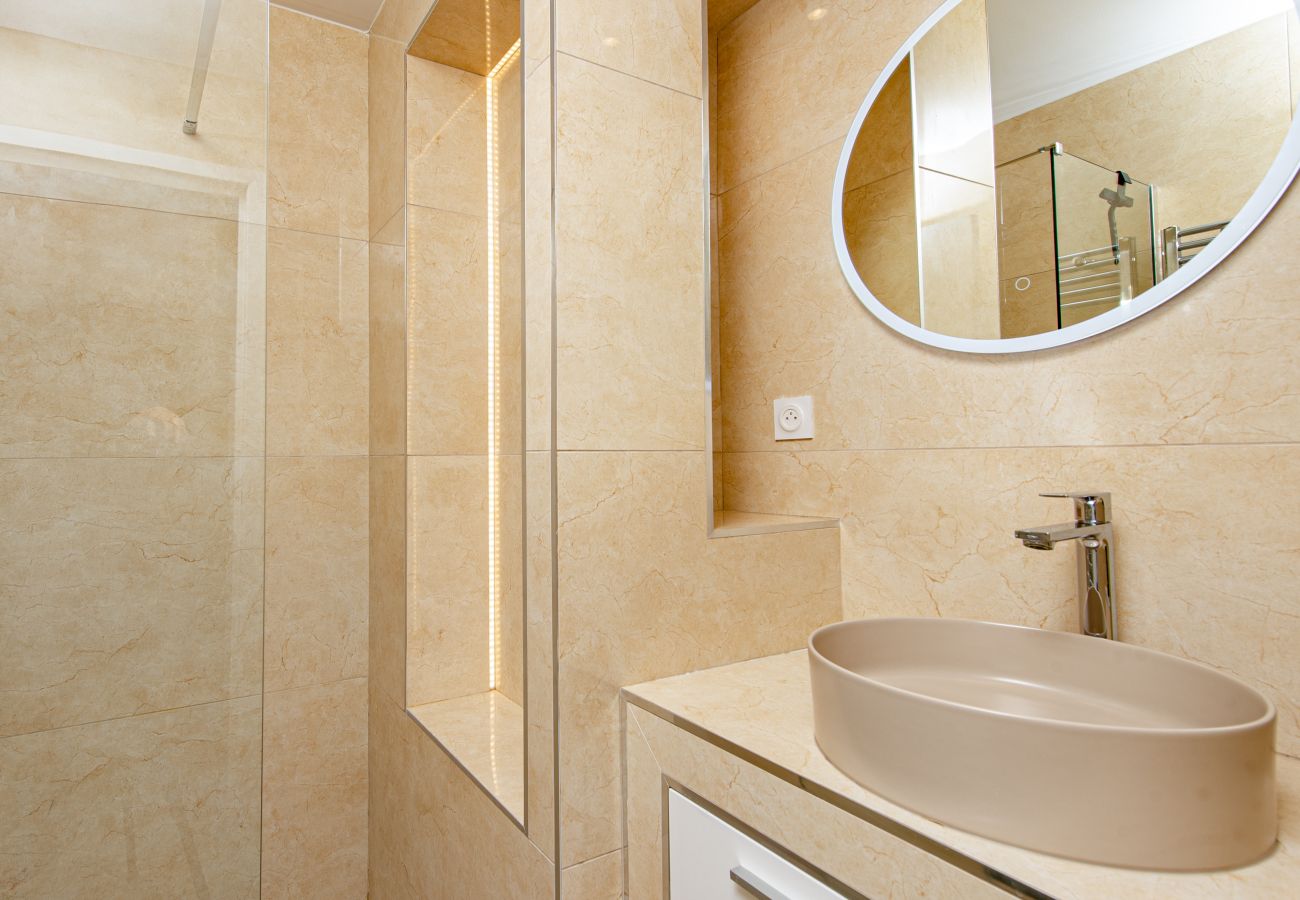 Apartment in Menton - 64-"Vue Mer Unique" Appartement Luxueux,