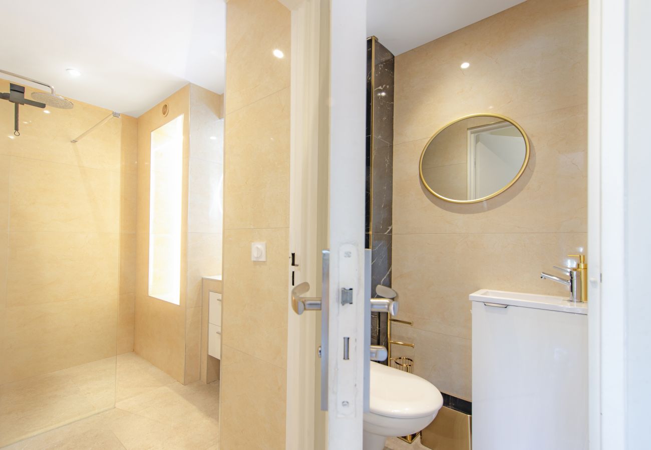 Apartment in Menton - 64-"Vue Mer Unique" Appartement Luxueux,