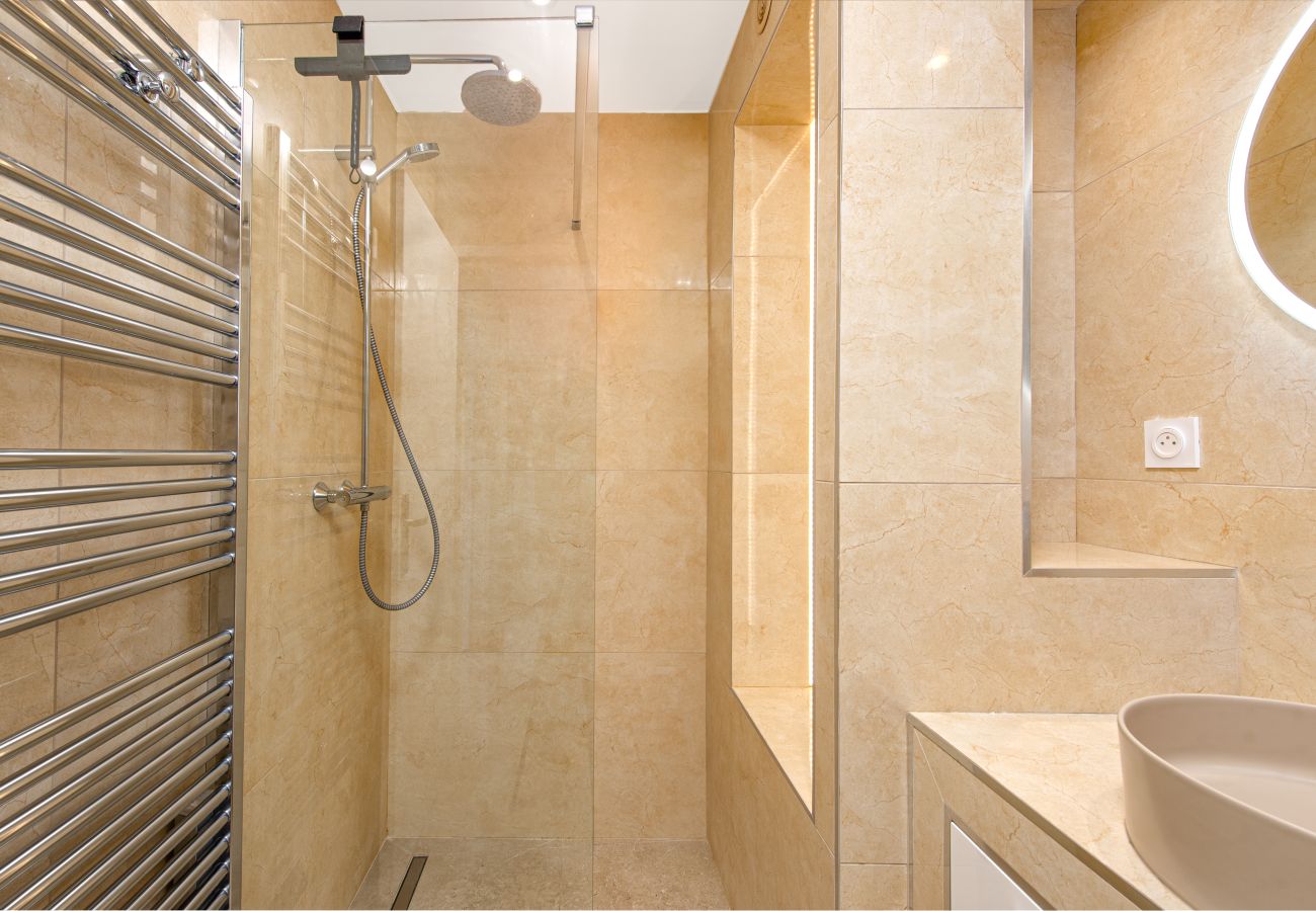 Apartment in Menton - 64-"Vue Mer Unique" Appartement Luxueux,