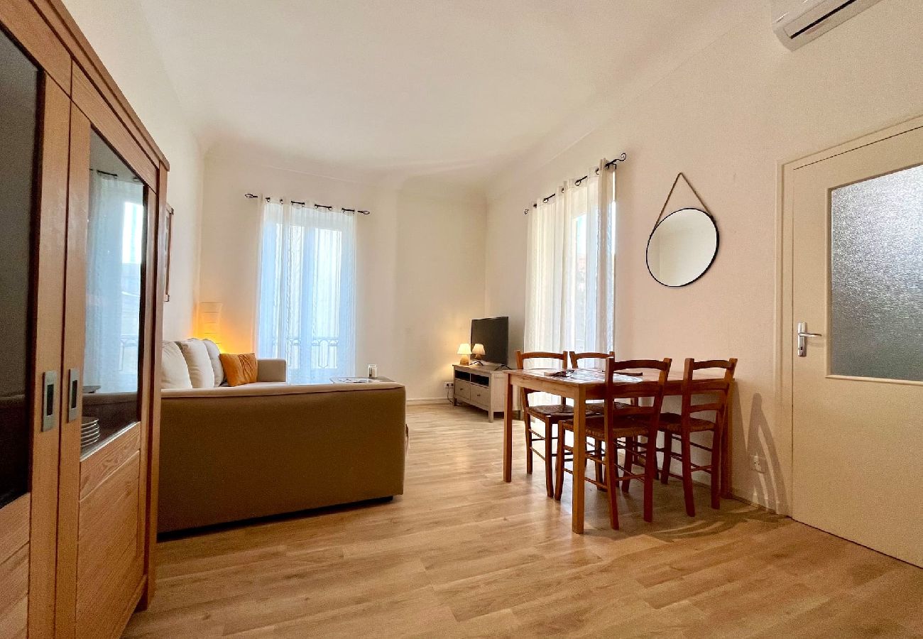 Apartment in Menton - 45-« Villa Coquette » Plein centre, Proche plage