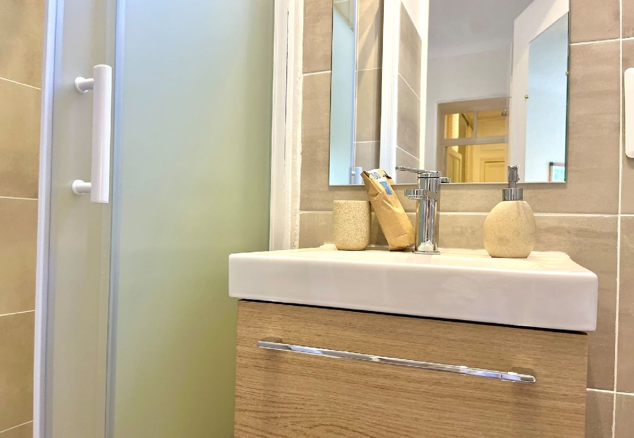 Apartment in Menton - 45-« Villa Coquette » Plein centre, Proche plage
