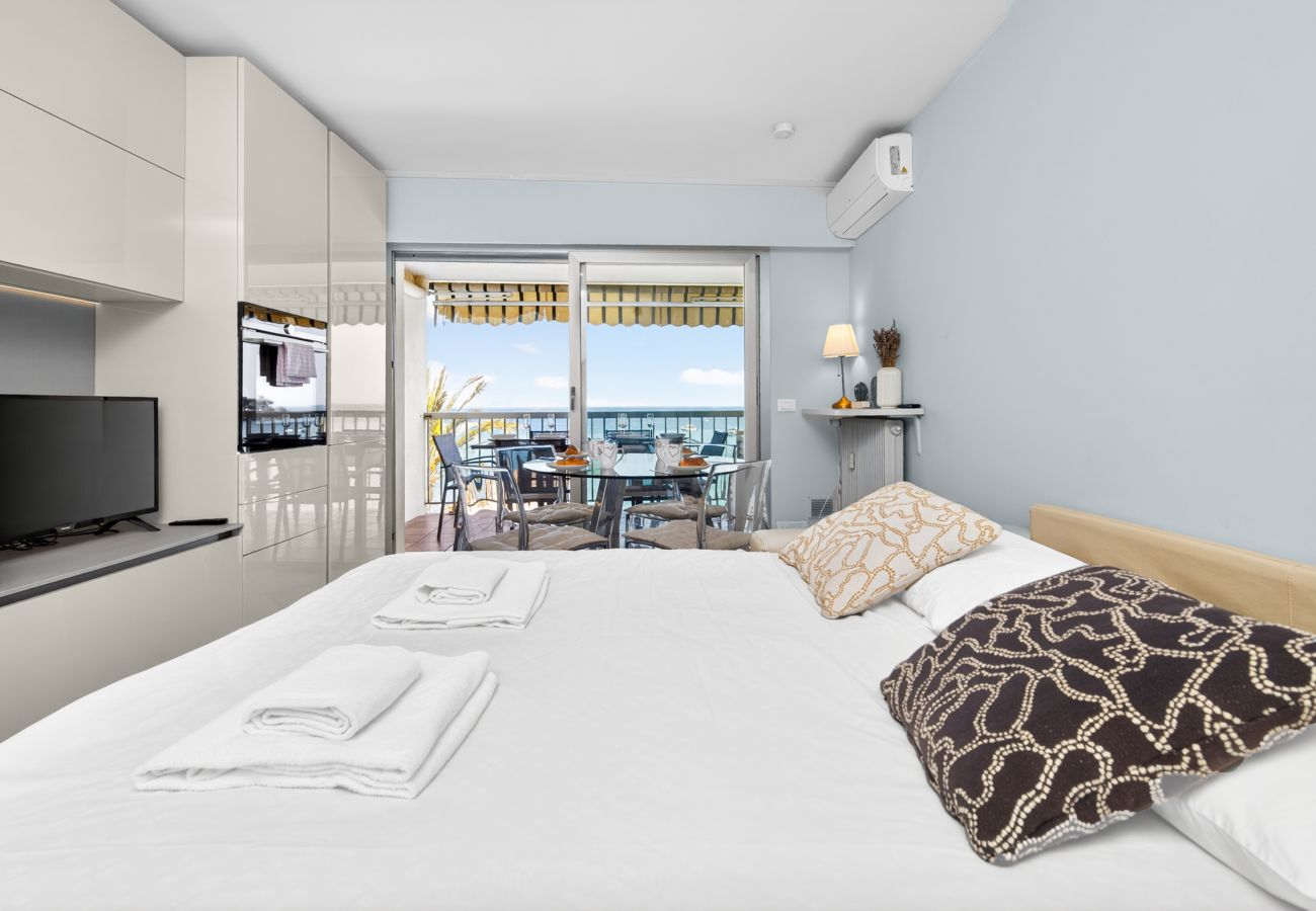 Apartment in Roquebrune-Cap-Martin - 50- "Splendide vue" Front de Mer, Terras