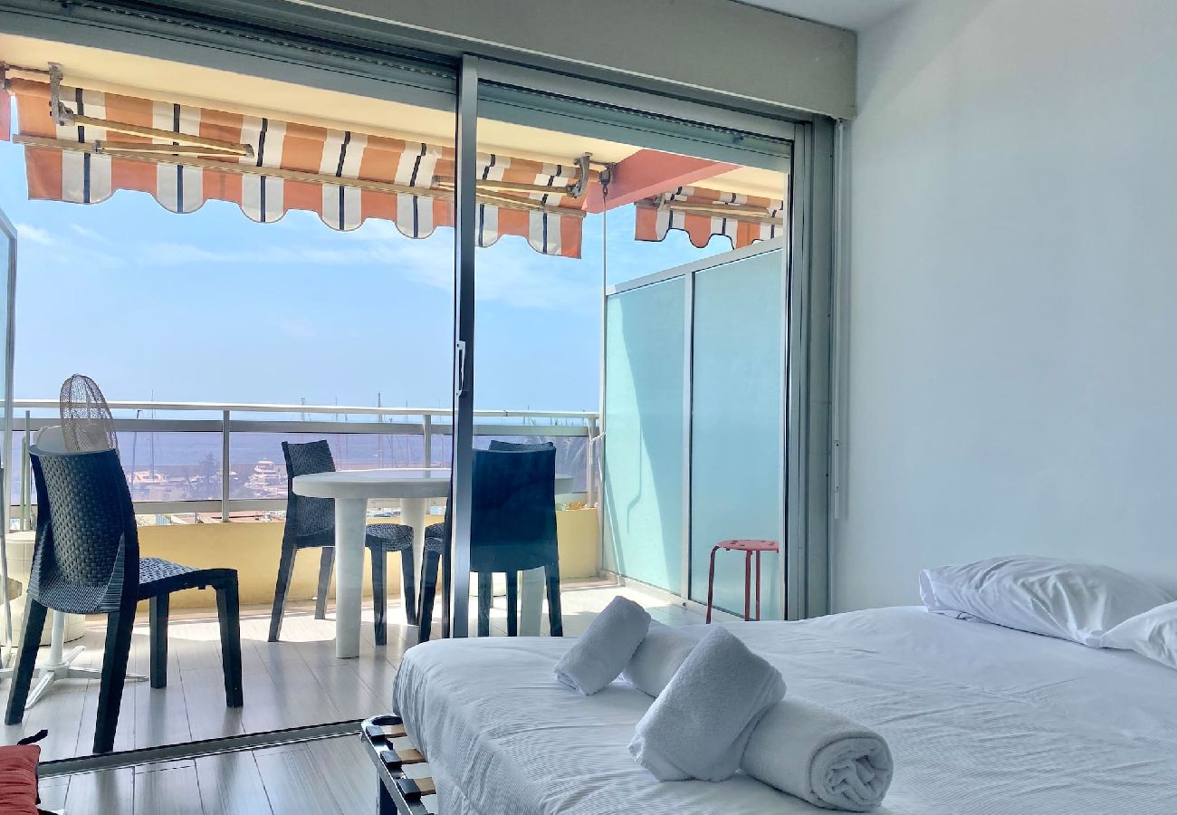 Studio in Menton - 77-Le diplomat, vue mer, cosy