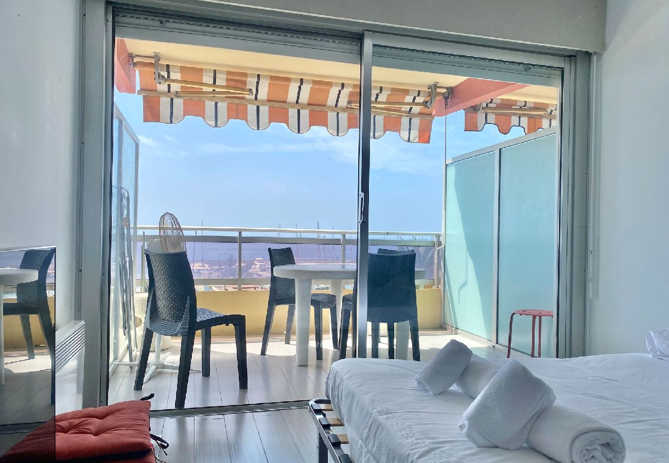 Studio in Menton - 77-Le diplomat, vue mer, cosy