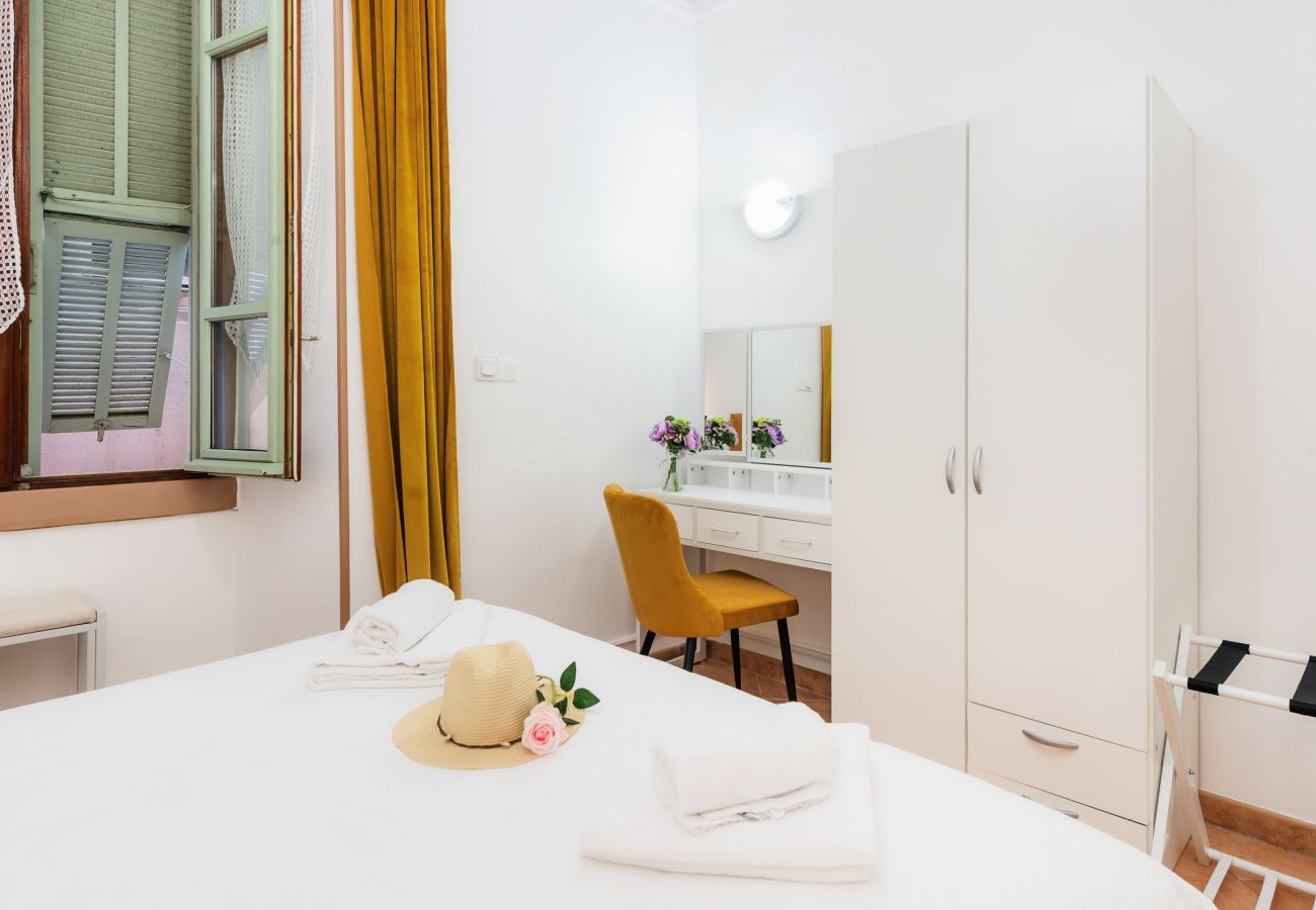 Apartment in Menton - 79-Place du cap