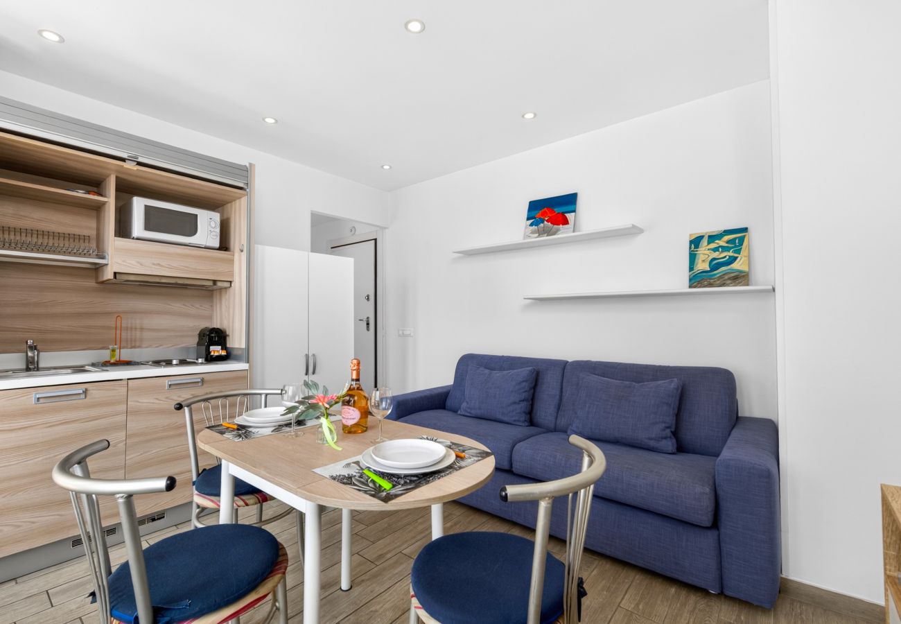 Apartment in Menton - 126- La Piscine