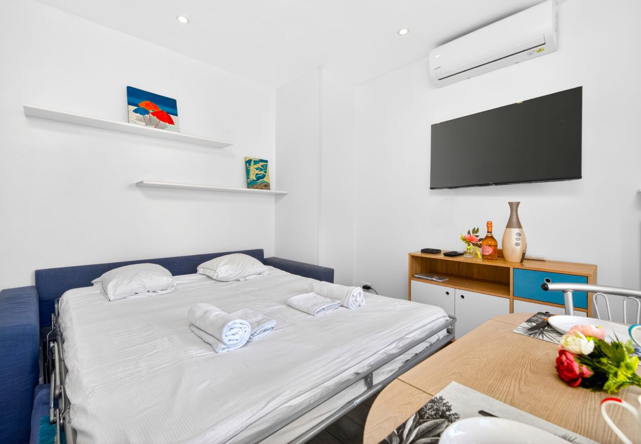 Apartment in Menton - 126- La Piscine