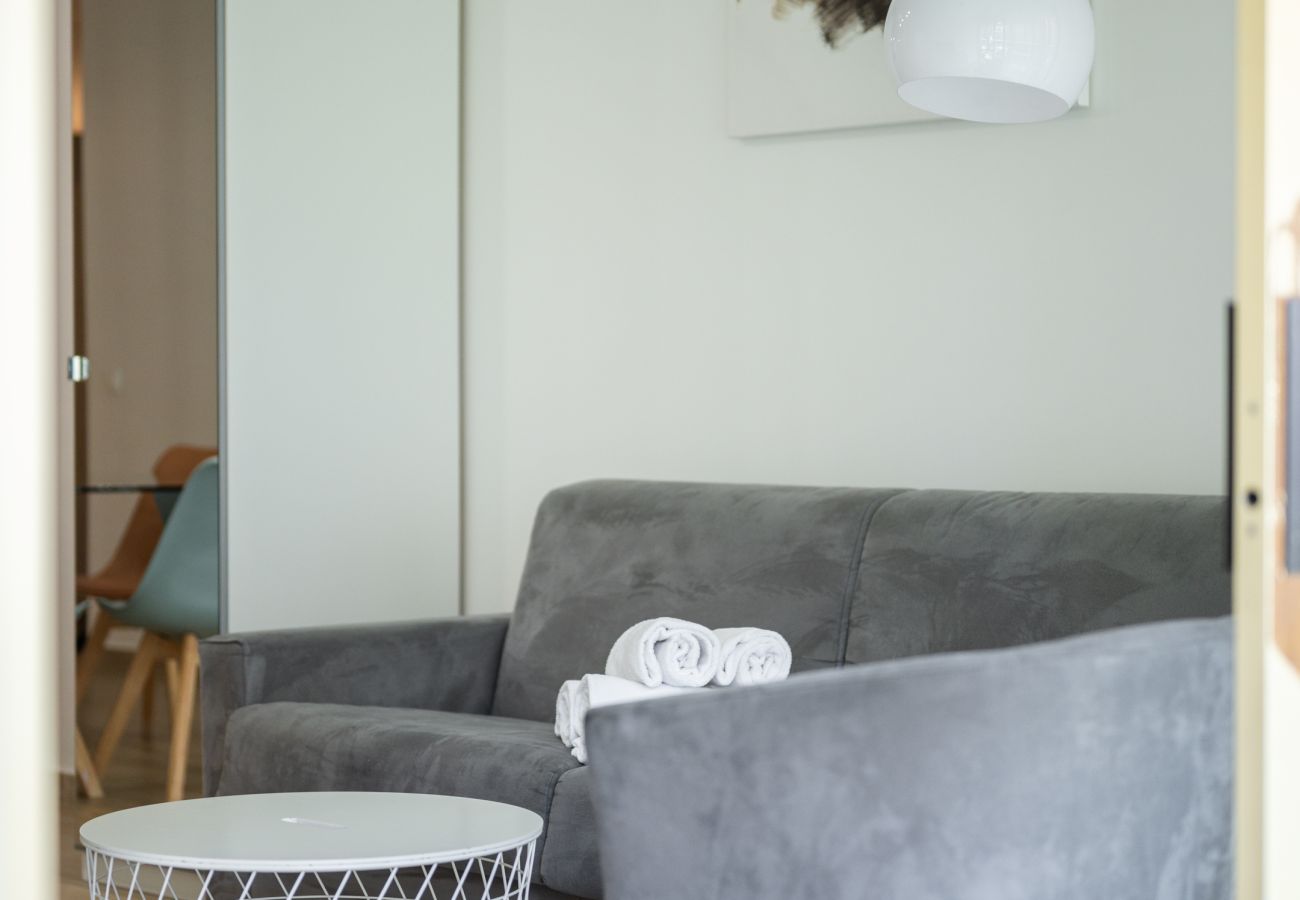 Appartement à Menton - 54-Port Garavan Calme, Piscine, Rénové, Parking