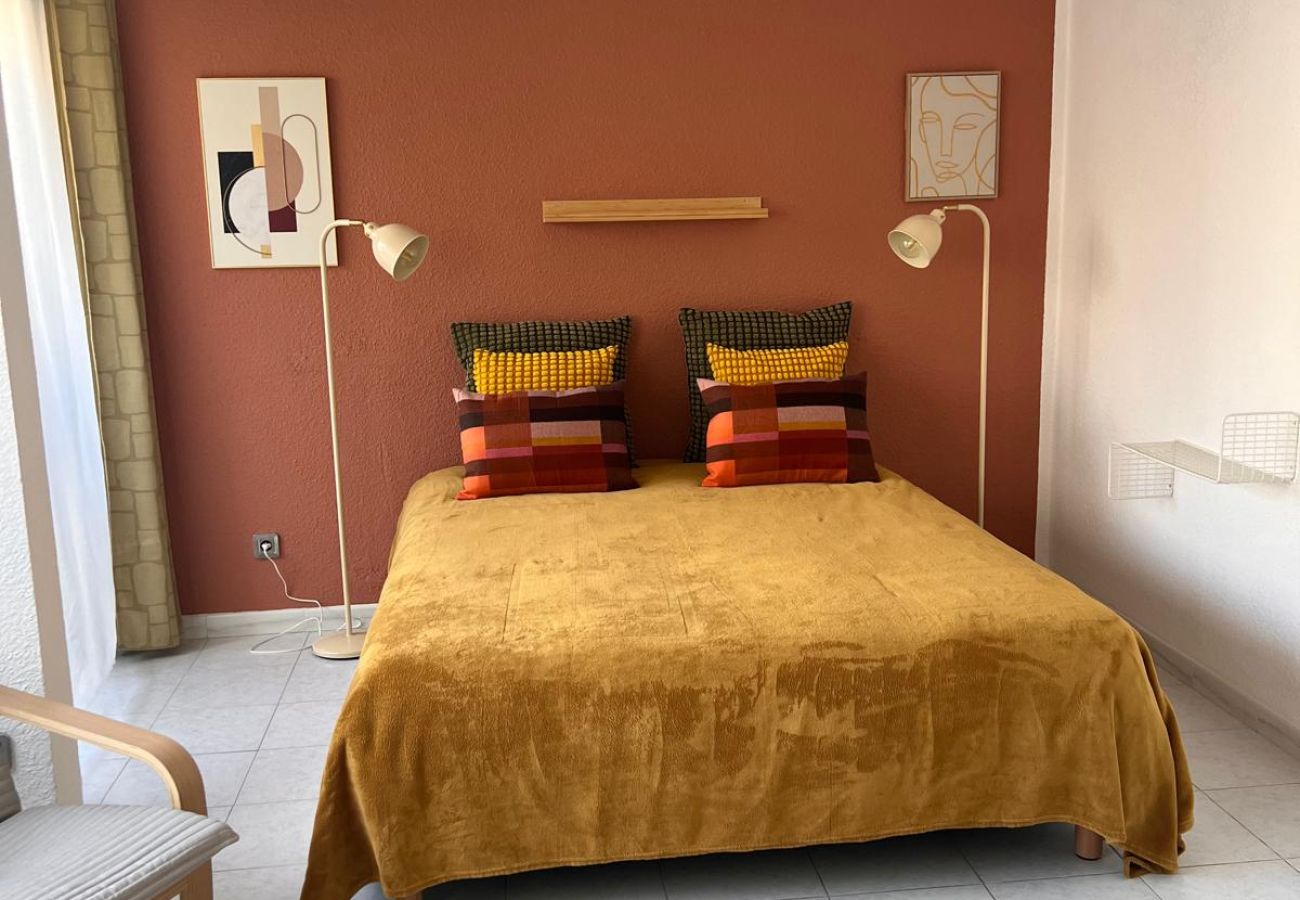 Studio à Menton - 72-"Charmant studio" Plein centre, Calme