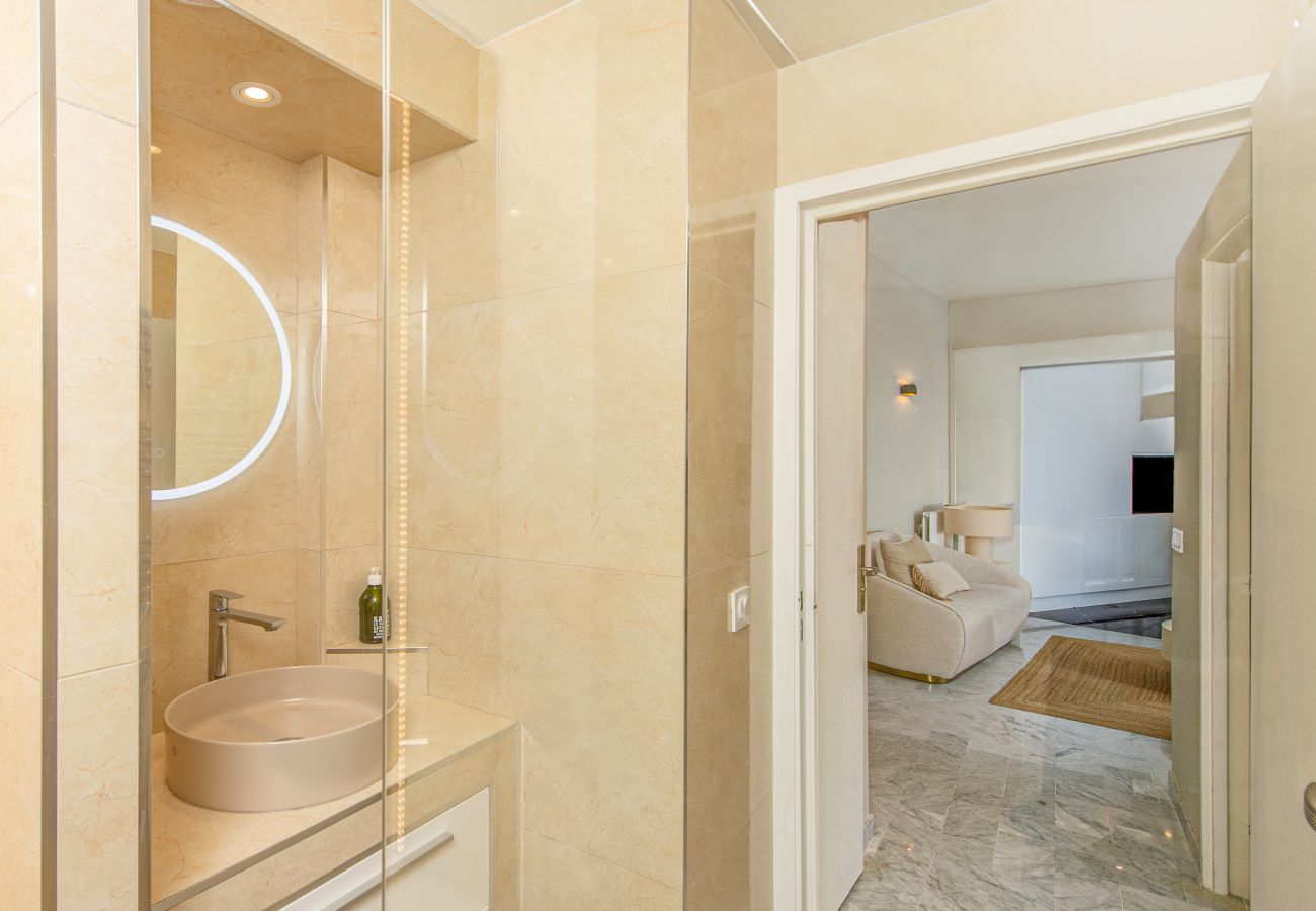 Appartement à Menton - 64-"Vue Mer Unique" Appartement Luxueux,