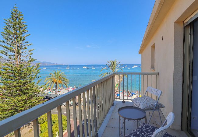 Appartement à Roquebrune-Cap-Martin - 50- "Splendide vue" Front de Mer, Terras Appartement à Roquebrune-Cap-Martin - 50- "Splendide vue" Front de Mer, Terras