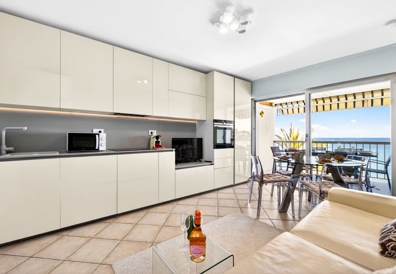 Appartement à Roquebrune-Cap-Martin - 50- "Splendide vue" Front de Mer, Terras