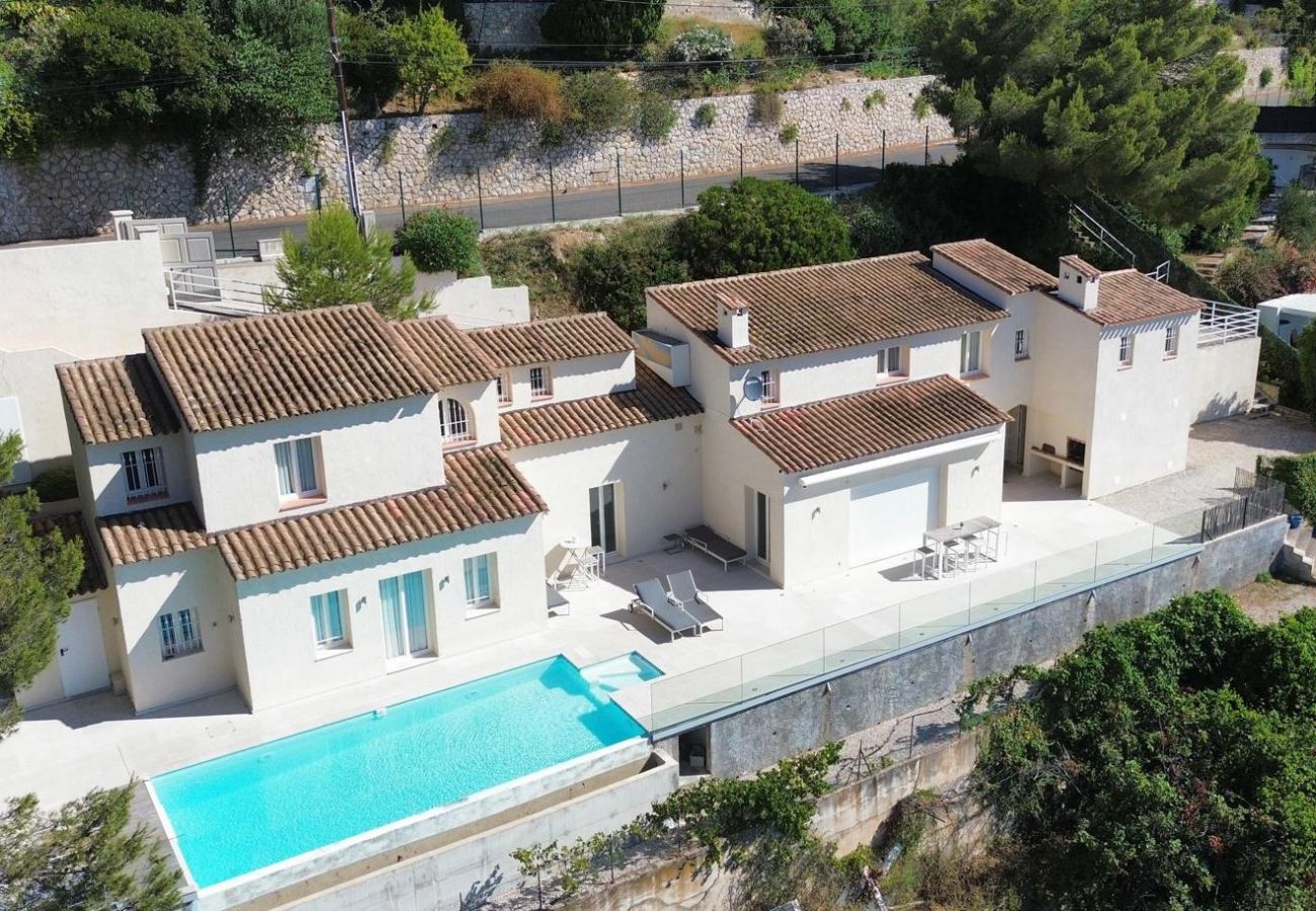 Villa à Roquebrune-Cap-Martin - 75-Villa piscine, magnifique vue mer, près de Mona