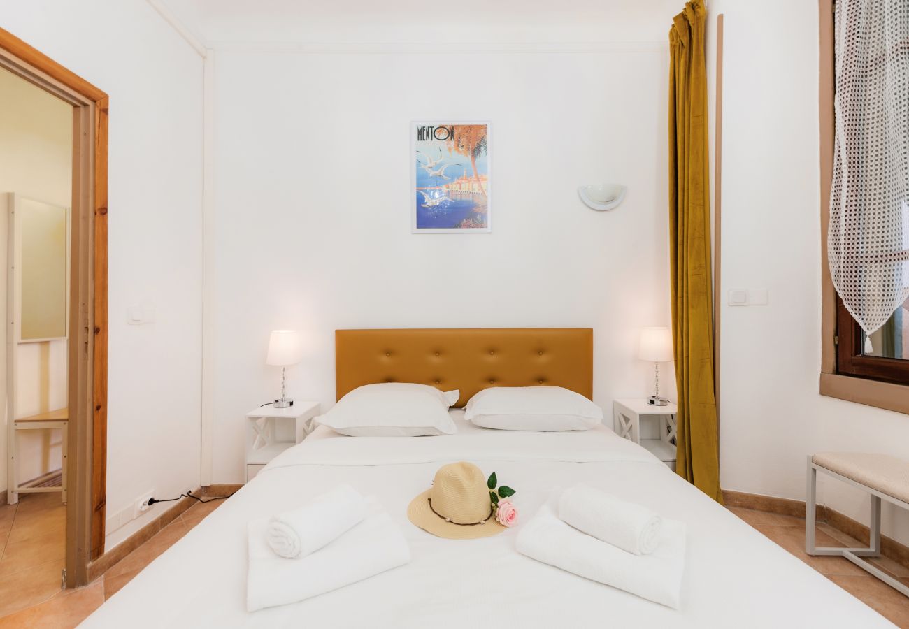 Appartement à Menton - 79-Place du cap