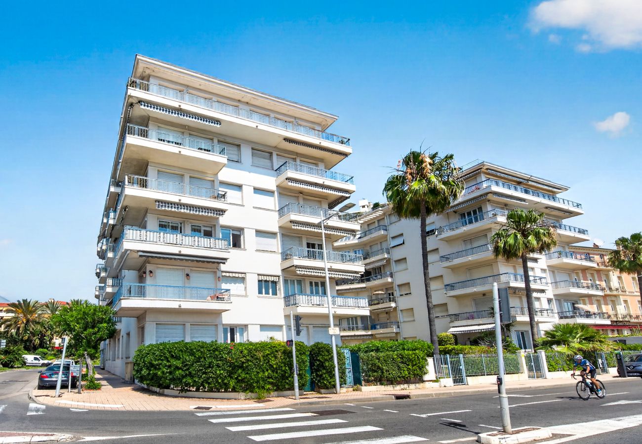 Appartement à Menton - 126- La Piscine