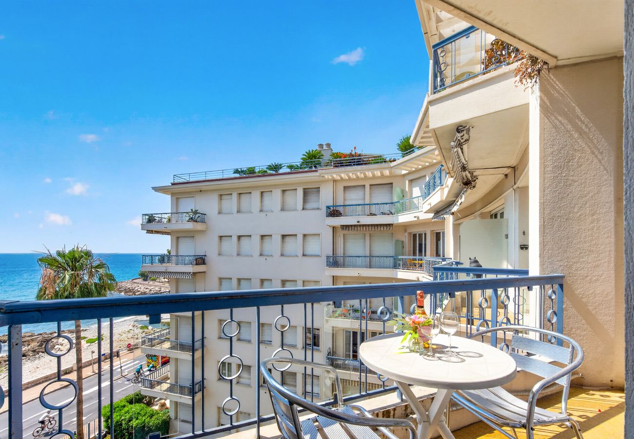 Appartement à Menton - 126- La Piscine